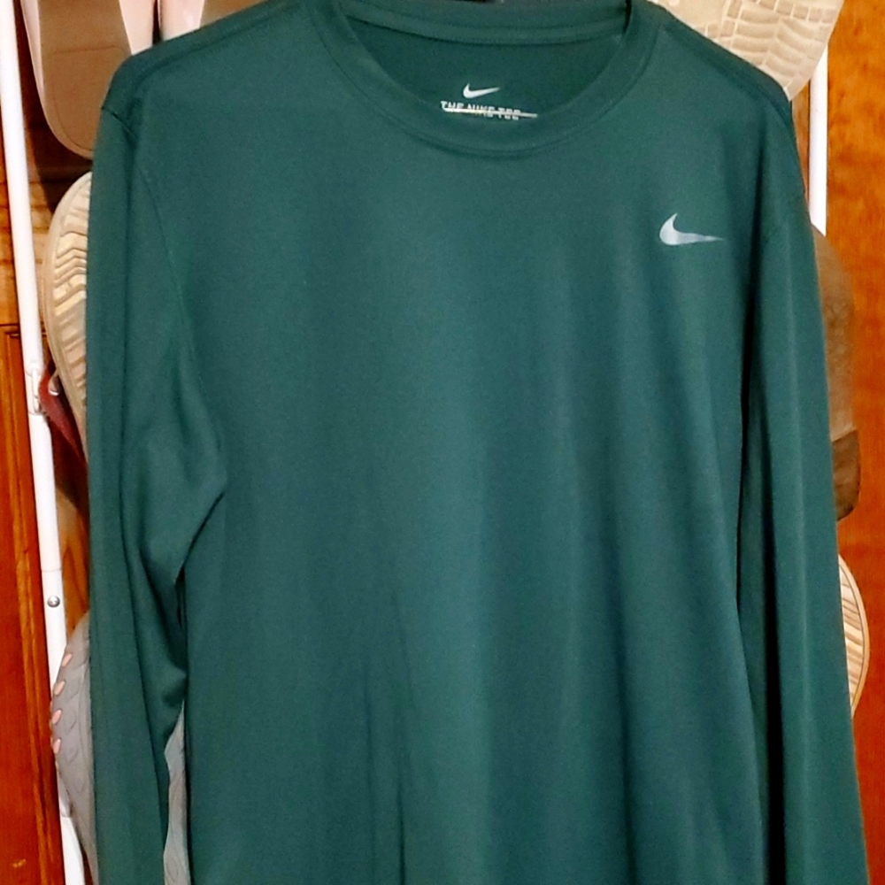 Men's small Nike Long Sleeve Tee Shirt